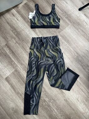 BBrazil Activewave Women's High-Waist Capris Sports Bra Set in Black & Olive